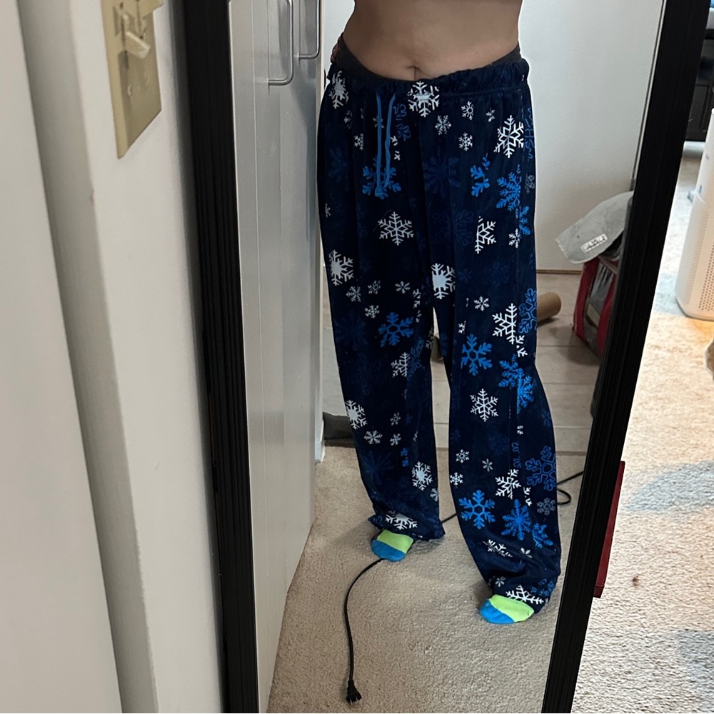 Christmas/Holiday Oversized snowflake, velvety pajama pants (L)